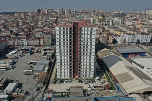 Sultangazi'de İETT Otobüsü Duvara Çarptı: 4 Yaralı