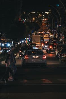Karabük'te Hareket Halindeki Araçtan Sarkan Kadınların Tehlikeli Anları Kamerada