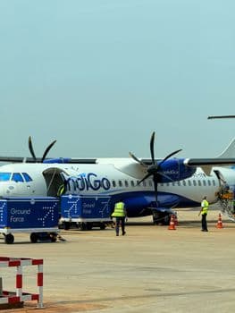 Hindistan'da Yolcu Uçağında Elektronik Cihaz Yangını