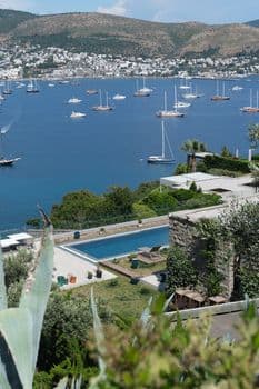Bodrum'da Fırtına ve Yağış 2,5 Milyon TL Değerindeki Yelkenliyi Karaya Vurdu
