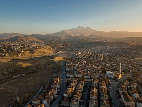 Kayseri'de Alzheimer Aktif Yaşam Merkezi Açıldı: Yapay Zeka ile Duygusal Veda