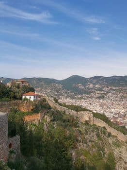 Alanya'da Atatürk Caddesi'nin Altyapısı 50 Yıllık Vizyonla Yenileniyor