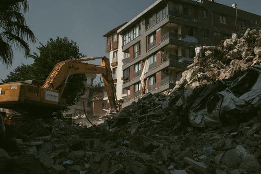 Nizip'teki 50 Yıllık Tarihi İş Hanı ve Lojman Yıkılıyor