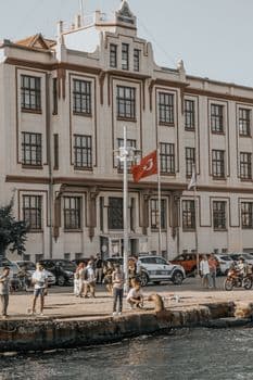 Ekrem İmamoğlu'nun Çapraz Sorgusu: CHP İl Binası ve Hafriyat İddiaları Gündemde