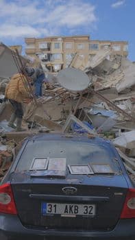 Ayazağa'da Selde Kaybolan 3 Kişi İçin Arama Çalışmaları Sürüyor