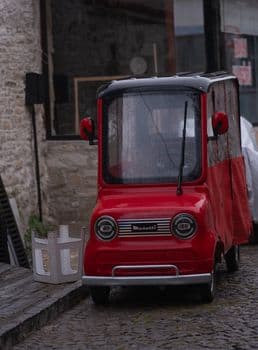 Ankara’da mini araç devrildi: 1 yaralı