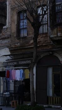 Evlerinin yanışını gözyaşları içinde çaresizce izlediler