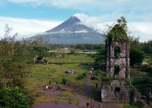 Filipinler’de Mayon Yanardağı patladı: Alarm seviyesi 3’e yükseltildi