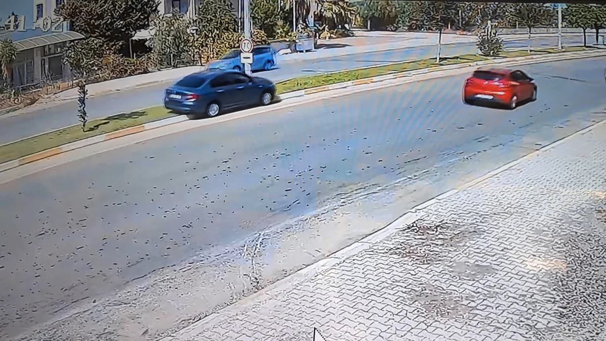 Antalya'da direksiyon başında fenalaşan sürücü hayatını kaybetti