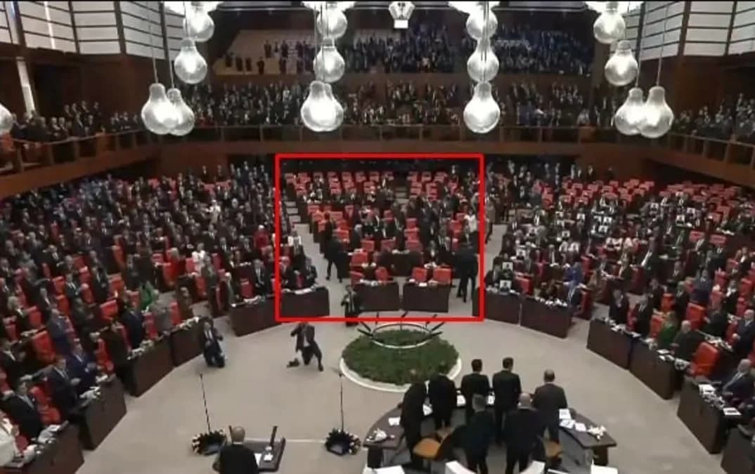 Meclis'te Yeni Yasama Yılı Başladı: Erdoğan'ın Konuşması Sırasında Salon Terk Edildi