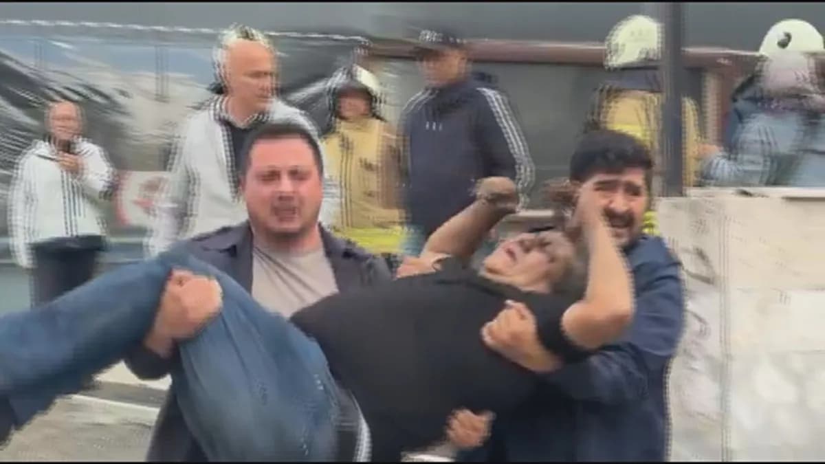 Kadıköy'de 8 katlı binada korkutan yangın! Ekipler bölgede